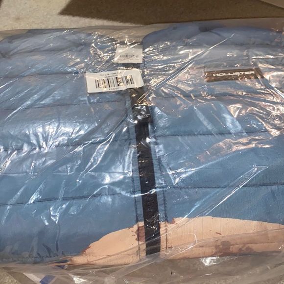 Hollister Men's Destination Graphic Puffer Jacket (Slate Pattern) - Picture 2 of 5